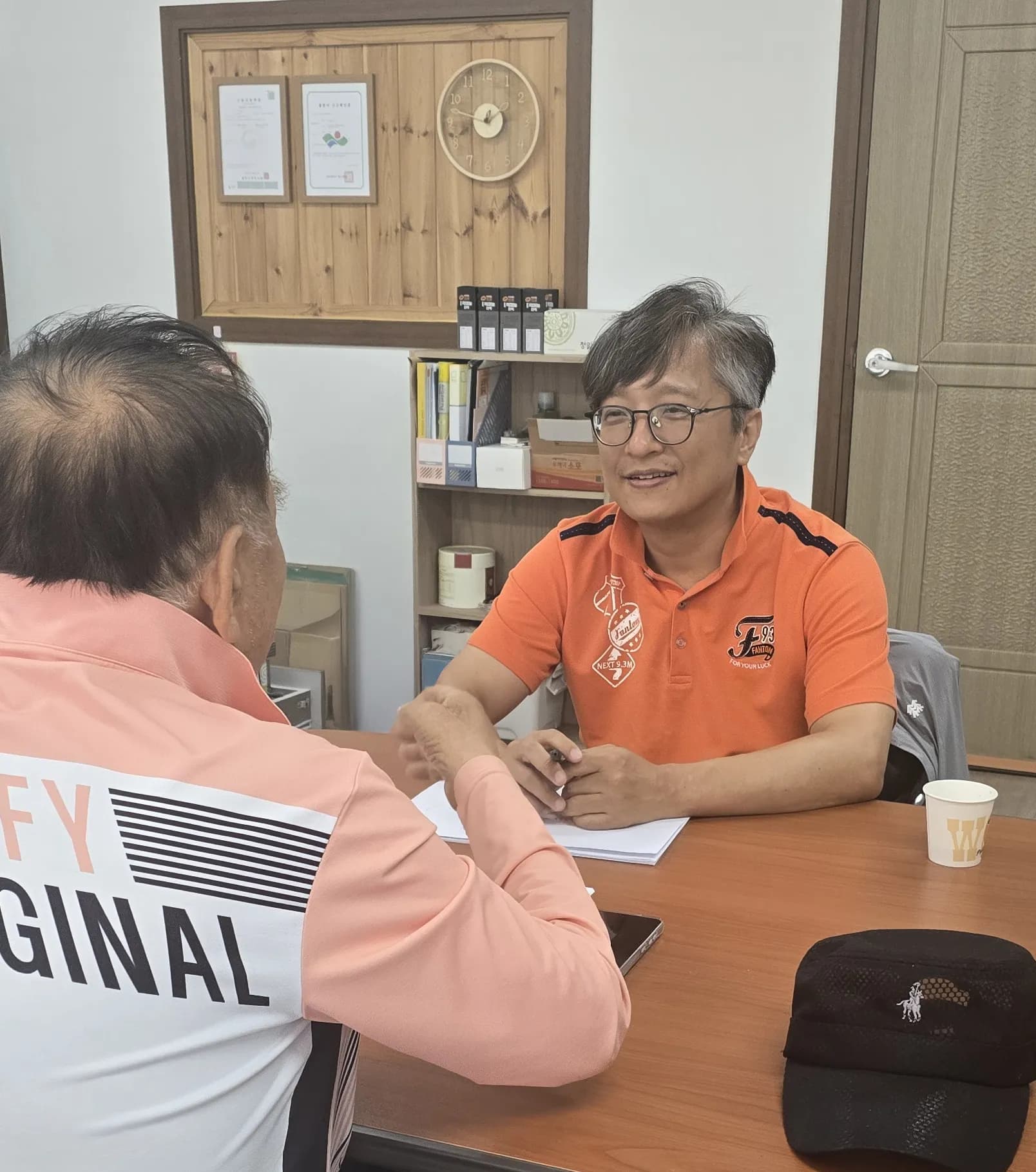 대구 사무실에서 진행한 자서전 제작 상담 장면